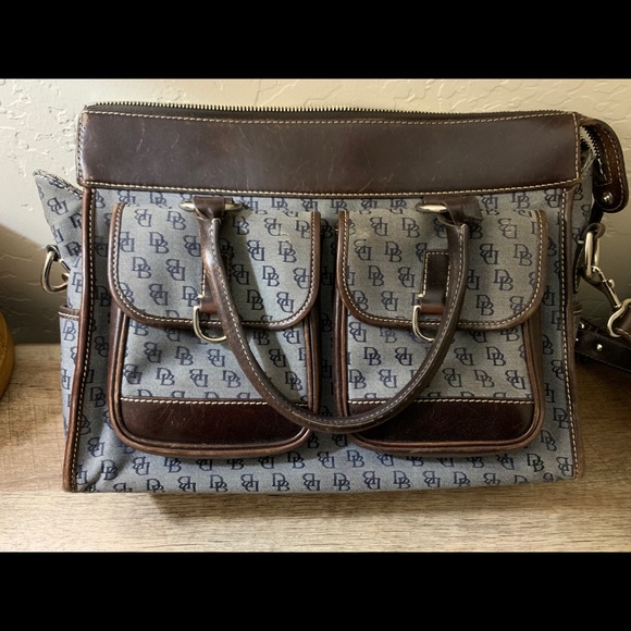 Used Dooney & Bourke purse. - Picture 6 of 6